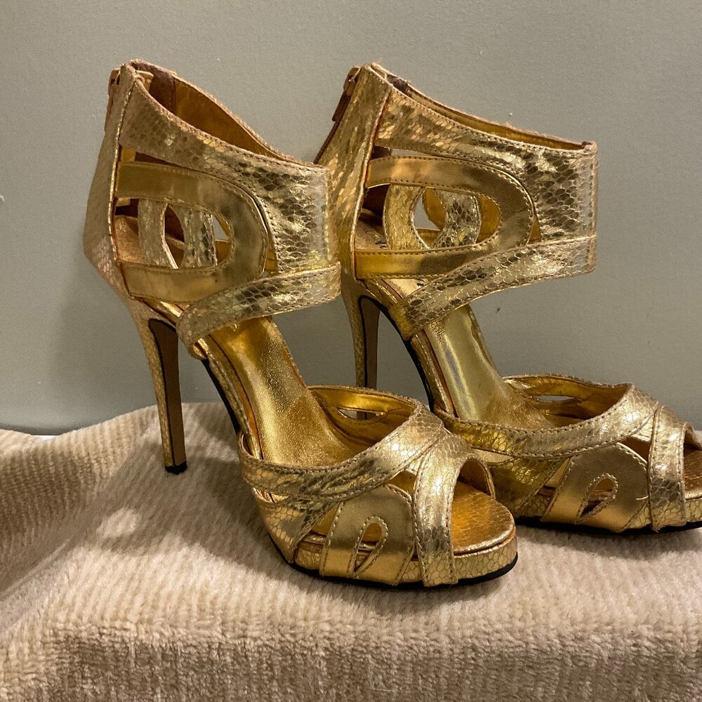 Wild Rose Platform Evening 4.5" Heels, Size 7.5